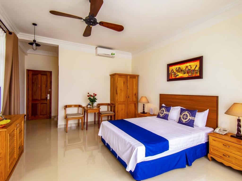 Phòng Captain Family tại Santa Sea Villa Hoian 3 sao