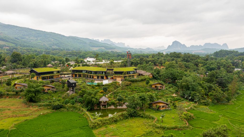 Không gian thiên nhiên xanh mát tại Santayoma Village Hòa Bình