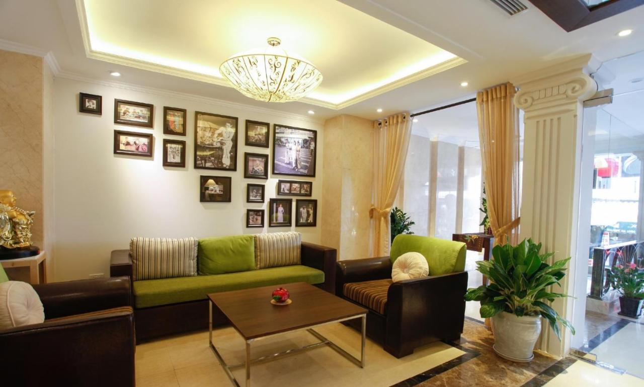 Ghế ngồi tại sảnh Sạp Hotel By Connek Hanoi