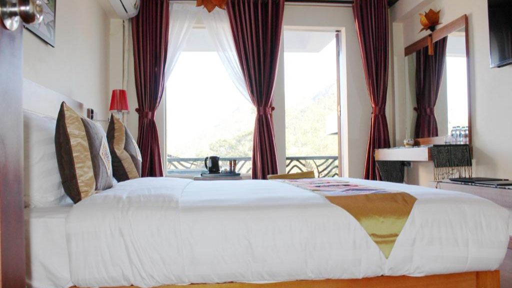 Phòng Suite Mountain & City View của khách sạn 3* Sapa Dragon