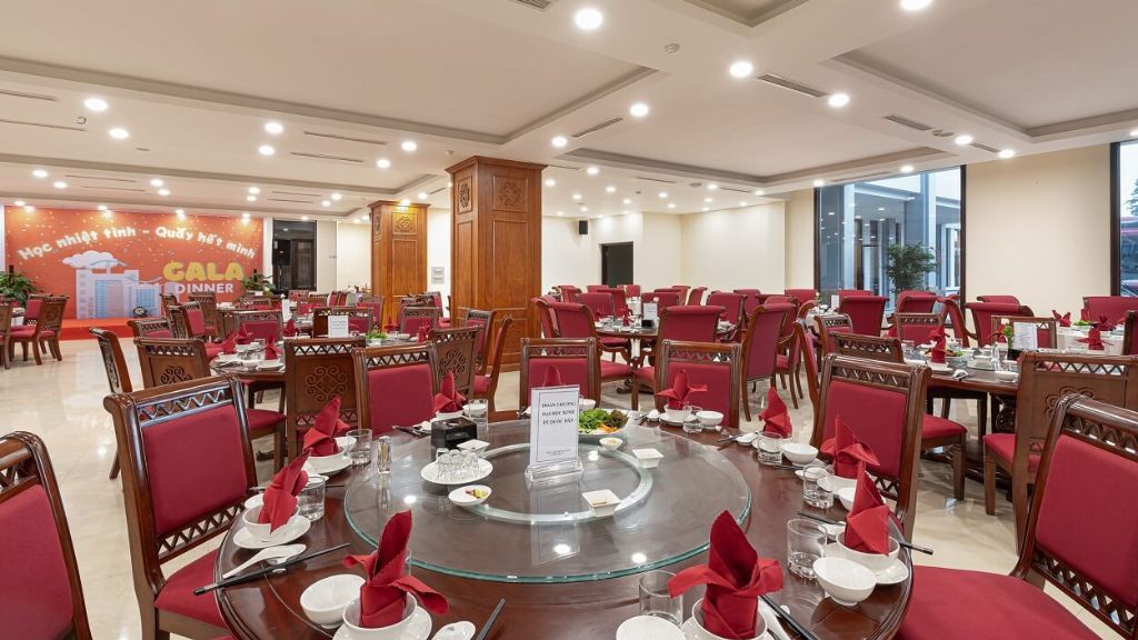 Không gian nhà hàng của khách sạn Sapa Green Forest Hotel 3*