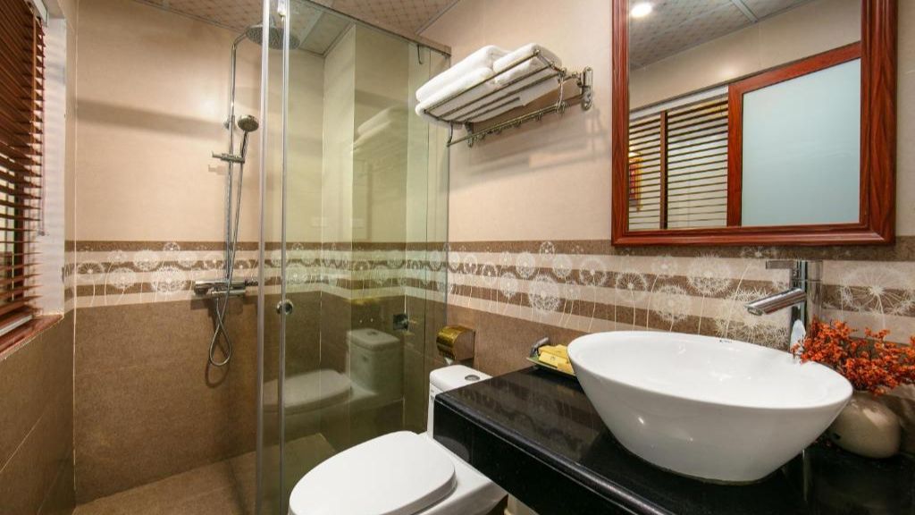 Không gian phòng tắm tại Mountain Queen House Sapa