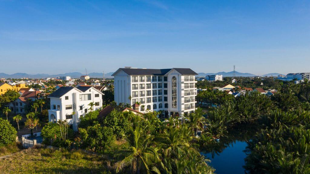 Overview Shining Riverside Hotel & Spa