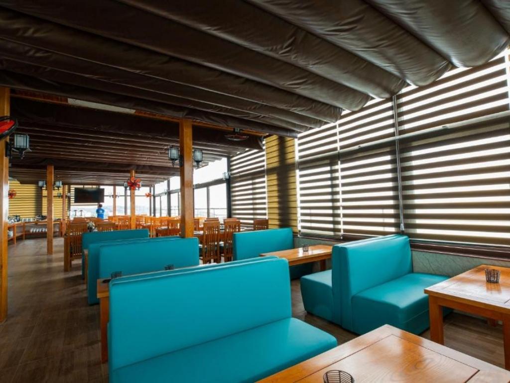 Không gian nhà hàng bên trong khách sạn Stellar 5 sao