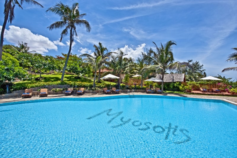 Bể bơi tại Takalau Residences & Resort