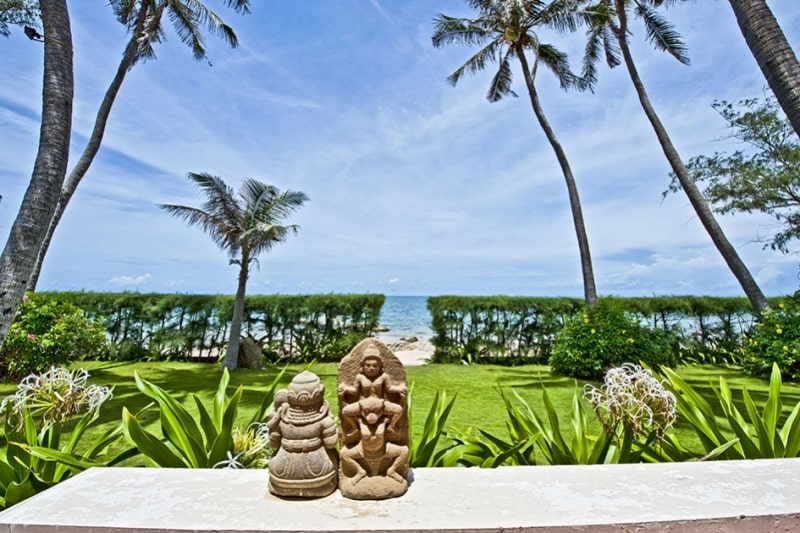 Lối ra bãi biển tại Takalau Residences & Resort