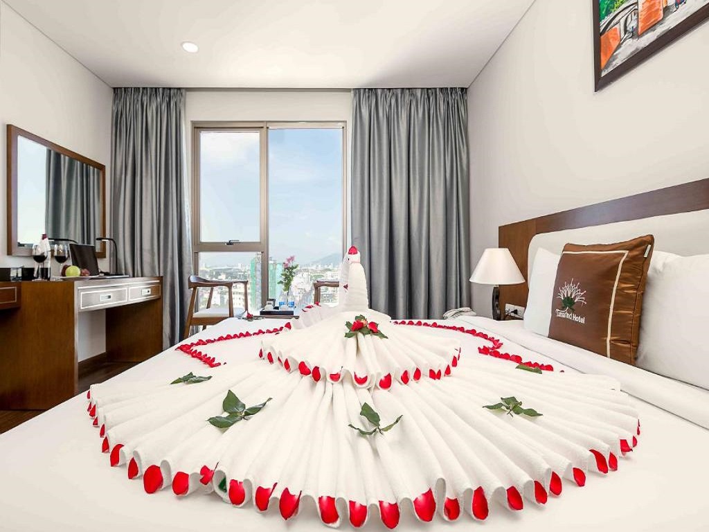Phòng Deluxe Double Tại Tamarind Đà Nẵng 4 Sao