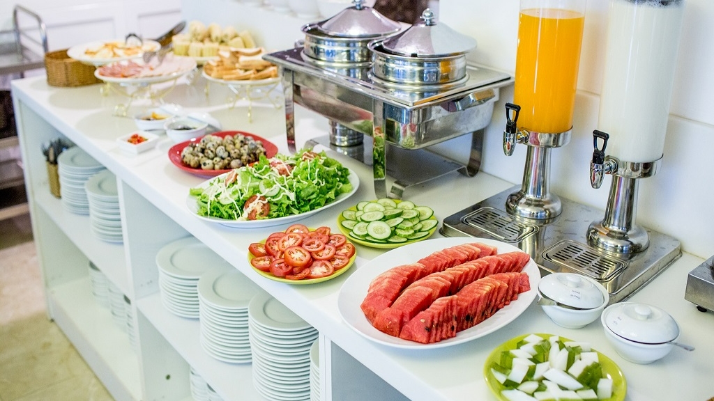 Quầy buffet đa dạng ẩm thực