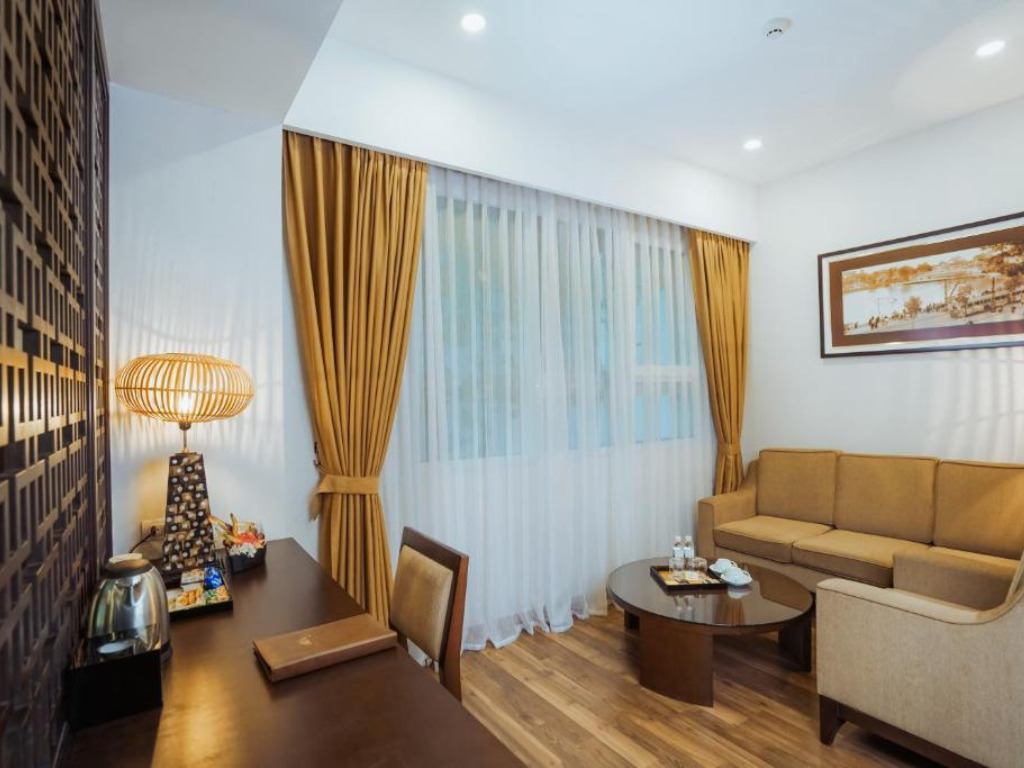 Phòng Junior Suite khách sạn 4* Thang Long Opera