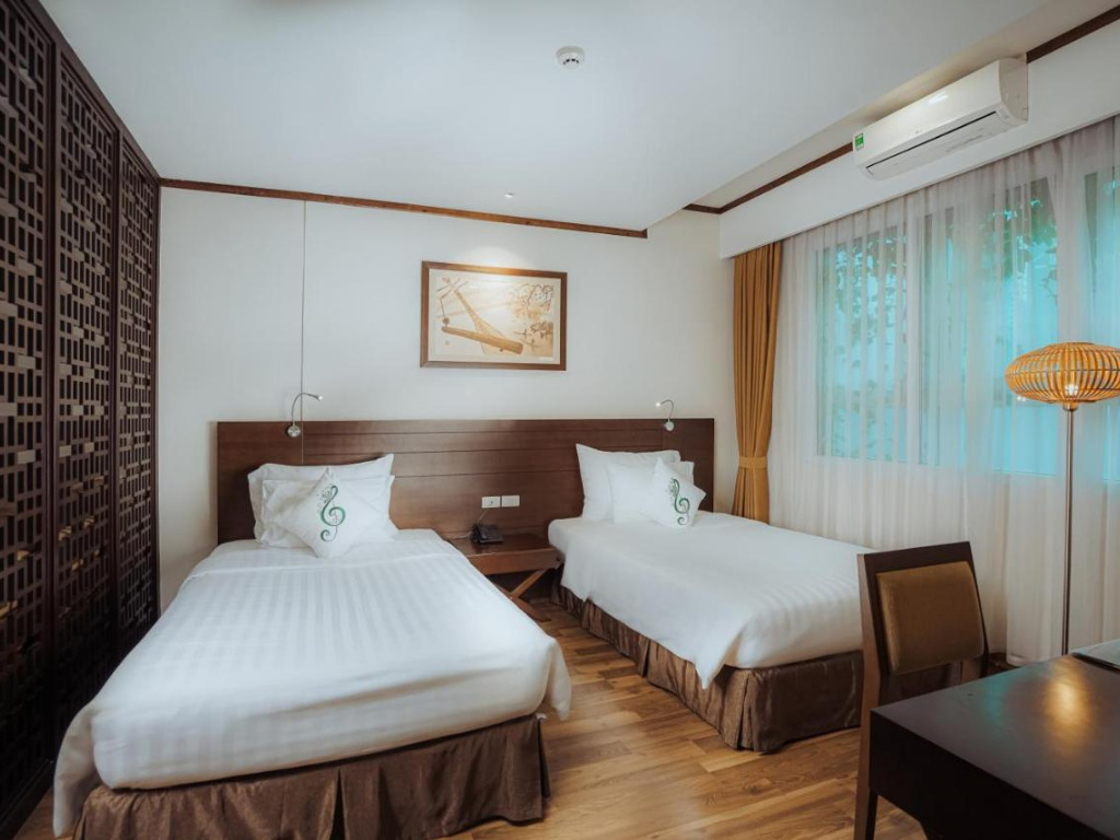 Phòng Thang Long Suite khách sạn Thang Long Opera 4*