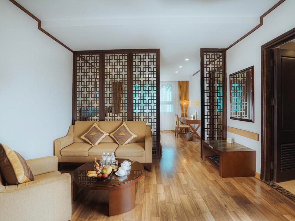 Phòng Thang Long Suite tại Thang Long Opera 4*