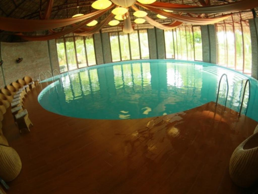 Bể bơi nước nóng khu nghỉ mát Thảo Viên Resort