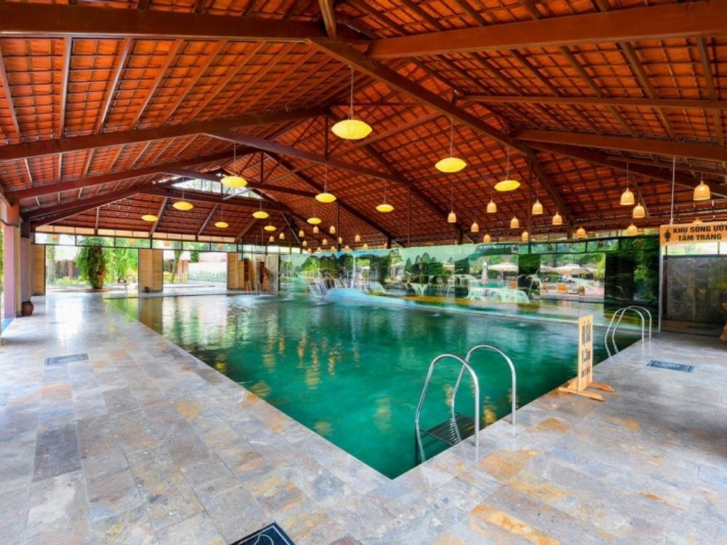 Bể bơi trong nhà Thảo Viên Resort