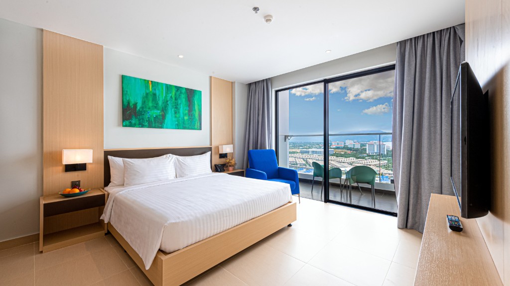 Ban công rộng phòng Suite One Bedroom