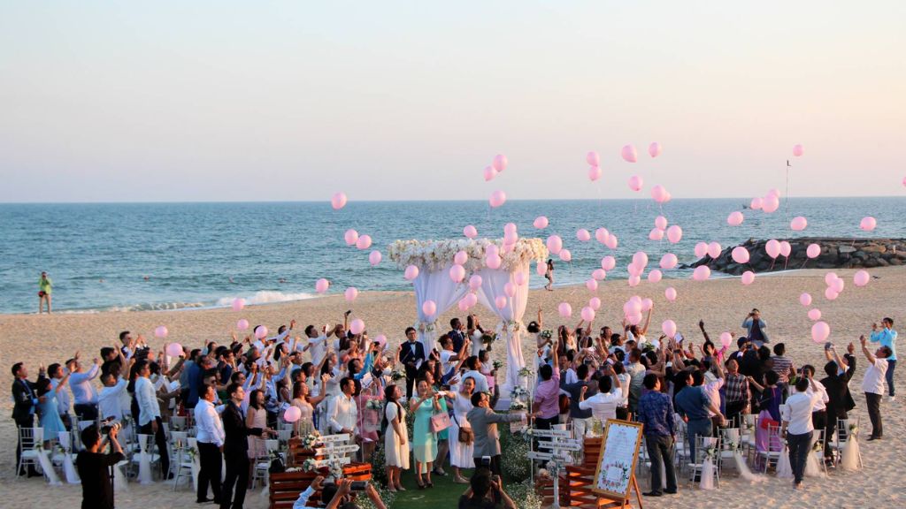 Tổ chức tiệc cưới trên bãi biển siêu đẹp