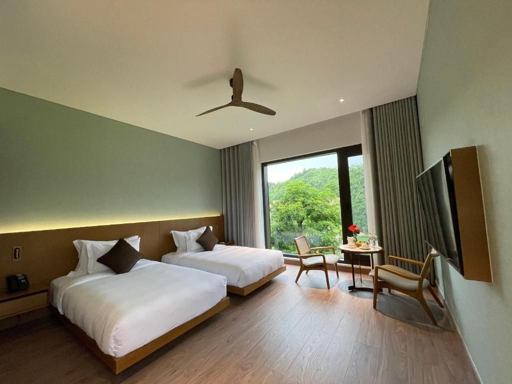 Phòng Deluxe Triple tại Resort The Five 5*