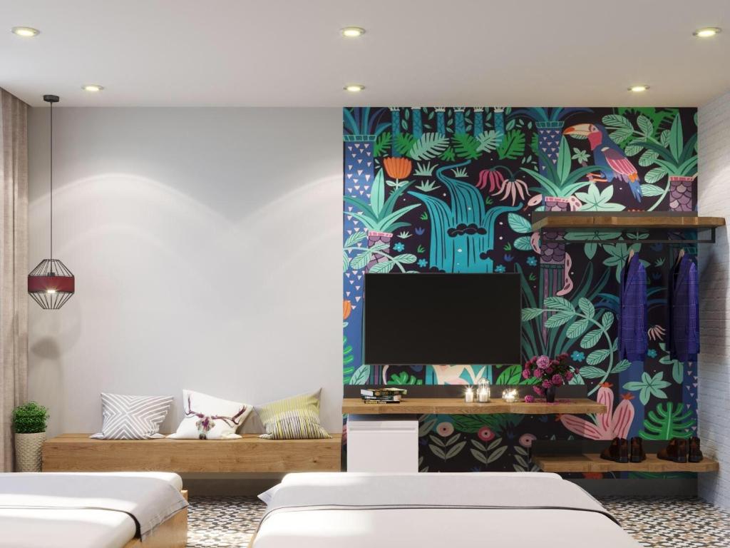  Family Room With Shower	