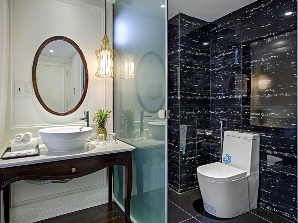 Phòng tắm khách sạn The Herriott Đà Nẵng