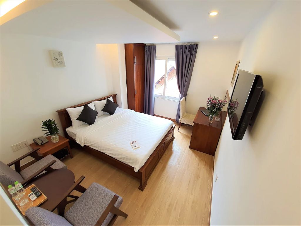 Không gian phòng Superior Double Room khách sạn The Mars Tân Bình