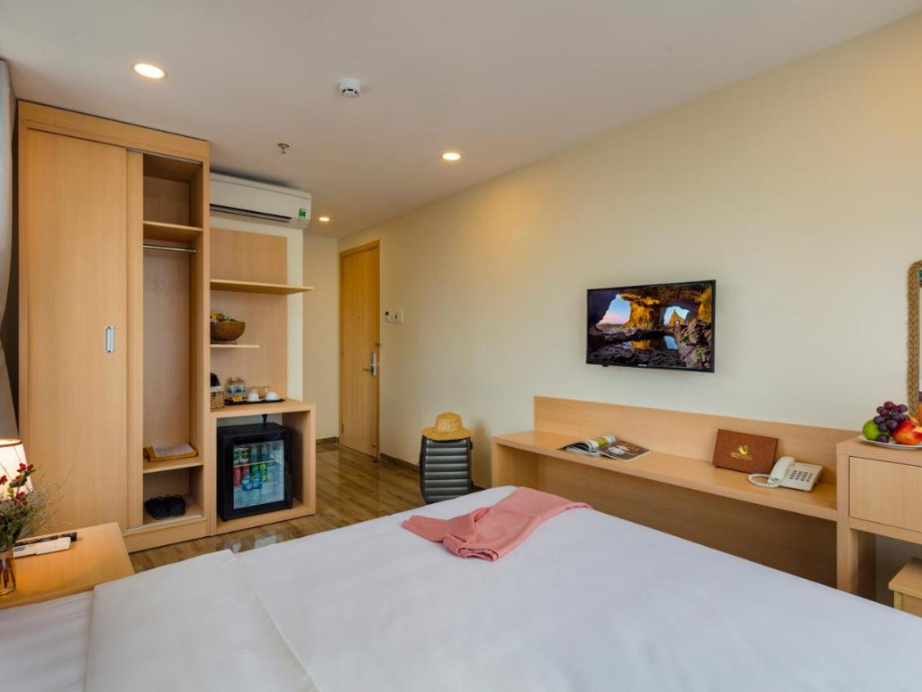 Phòng Superior City View tại The Swan Hotel 3 sao