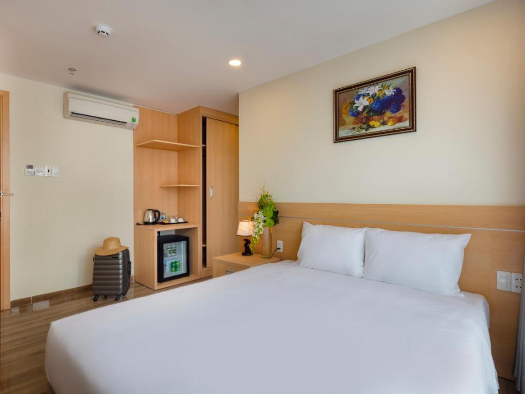 Phòng Deluxe City View tại khách sạn The Swan Nha Trang
