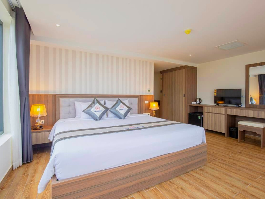Phòng Deluxe Double Tại The UMI Hotel