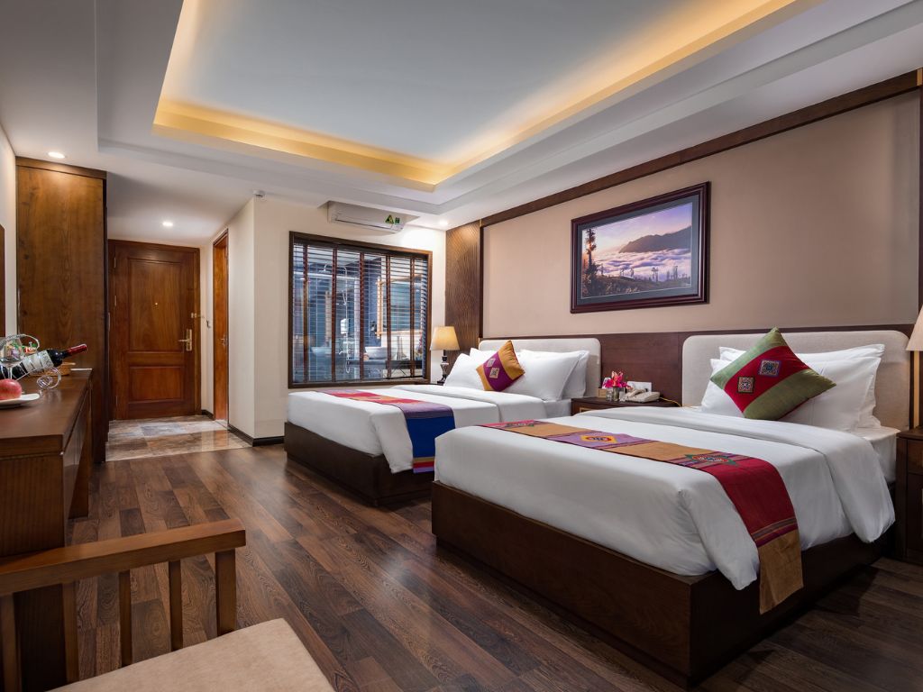 Phòng Deluxe 3 khách tại The View Hotel 3*