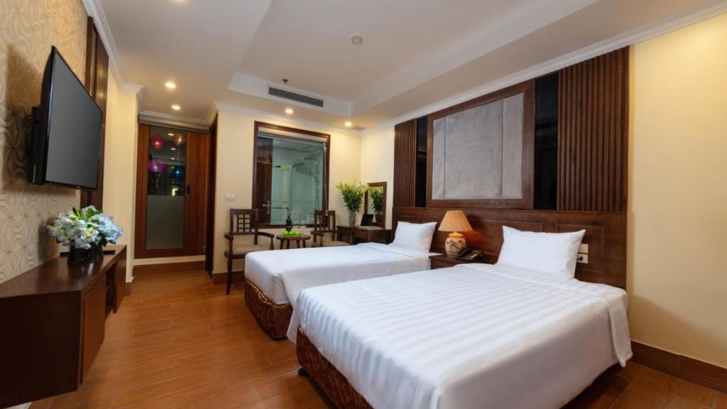 Hạng phòng Deluxe Twin Room của khách sạn 3* The West Hotel & Spa