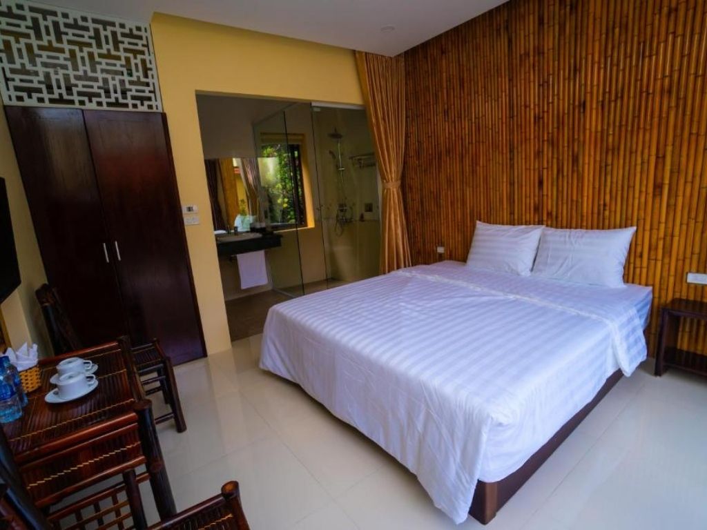 Phòng 1 Giường Đôi Lớn Nhìn Ra Vườn Trang An Retreat Resort