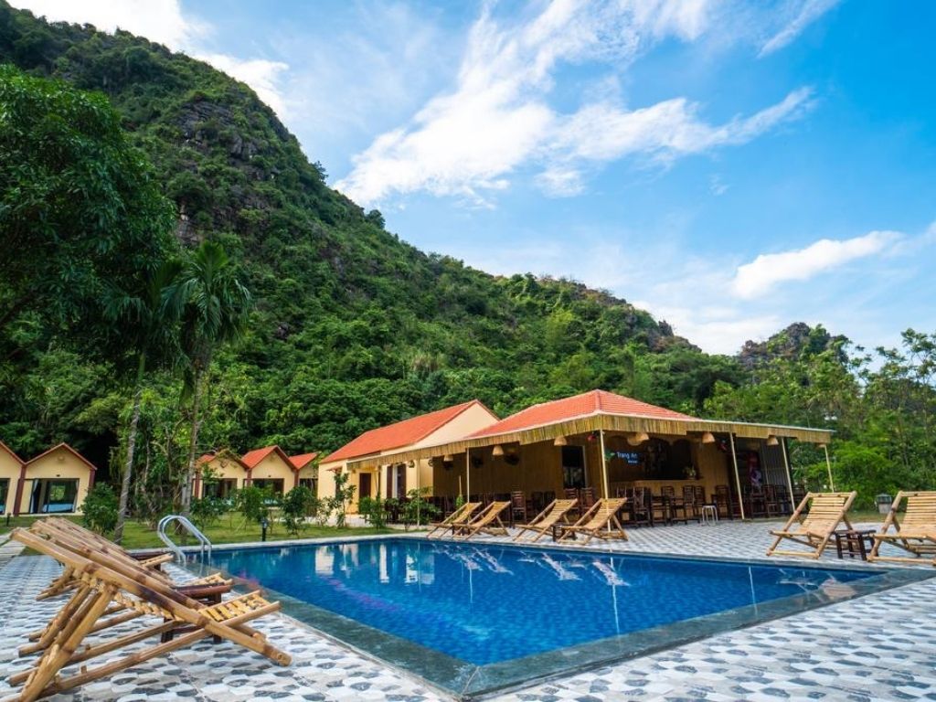 Thưởng Thức Ẩm Thực Nhà Hàng Cạnh Hồ Bơi Trang An Retreat 3*