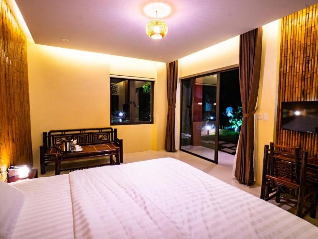 Phòng Có Giường Siêu Lớn Nhìn Bể Bơi Khu Nghỉ Dưỡng Trang An Retreat 3*