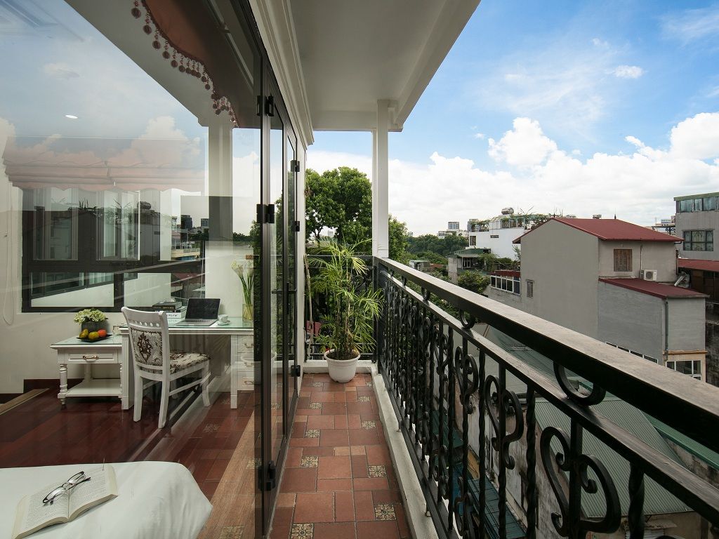 Phòng Executive Double Or Twin Balcony Khách Sạn Trang Trang Premium Hà Nội