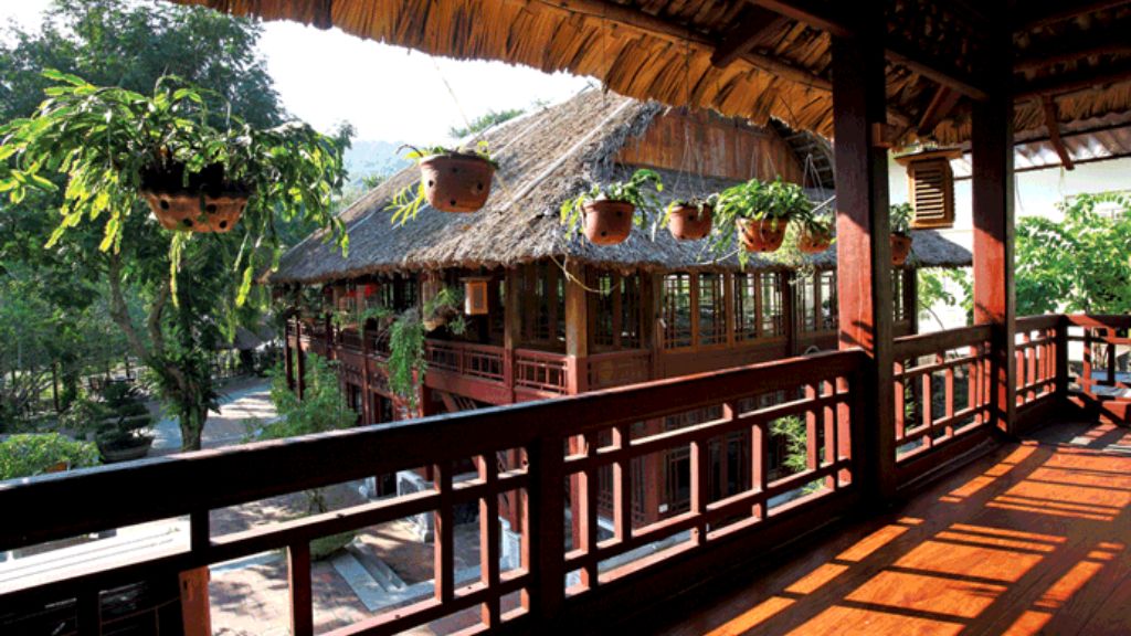 Khung cảnh bên ngoài nhà hàng