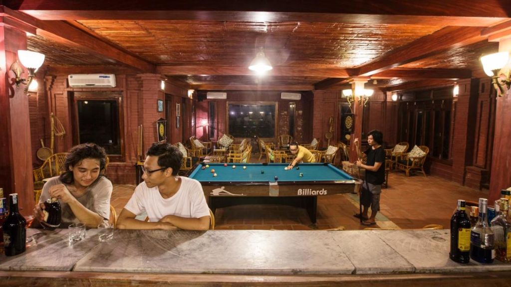 Bàn billiards tại resort