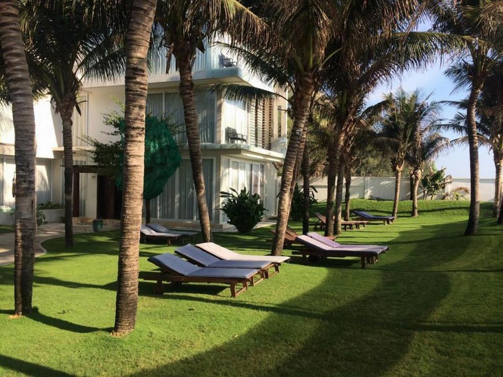 Sân vườn Villas Del Sol Beach Villas & Spa