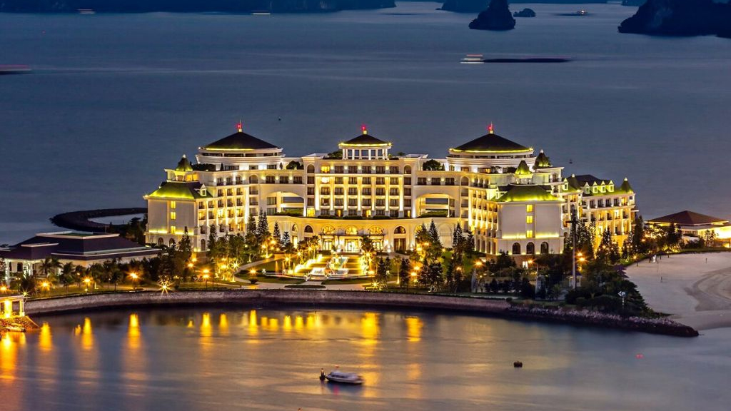 Toàn cảnh khách sạn Vinpearl Resort & Spa Hạ Long