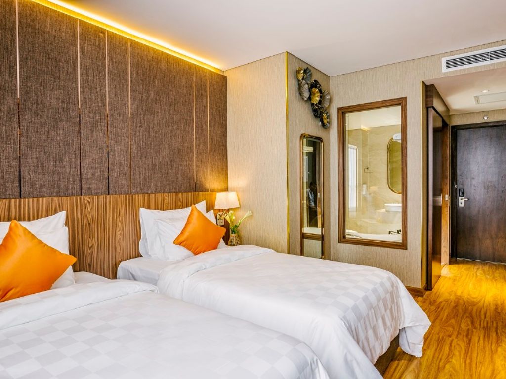 Phòng Premier Deluxe Winsuites Saigon 4*