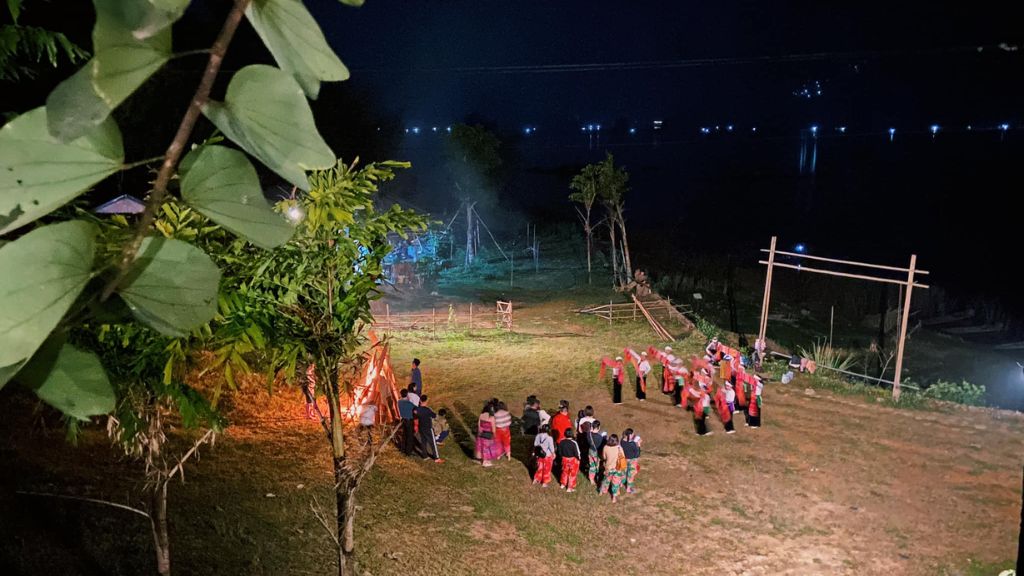 Trải nghiệm đốt lửa trại