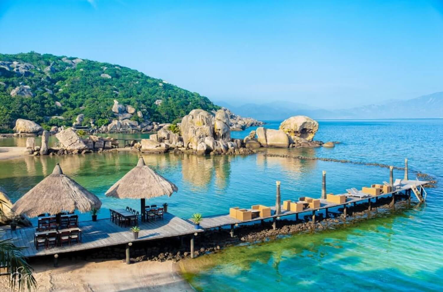 Toàn cảnh