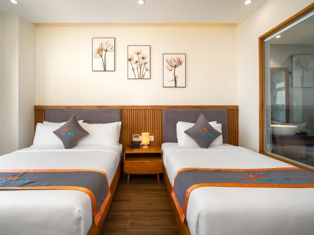 Phòng Deluxe Triple City & Sea View tại Yes Hotel