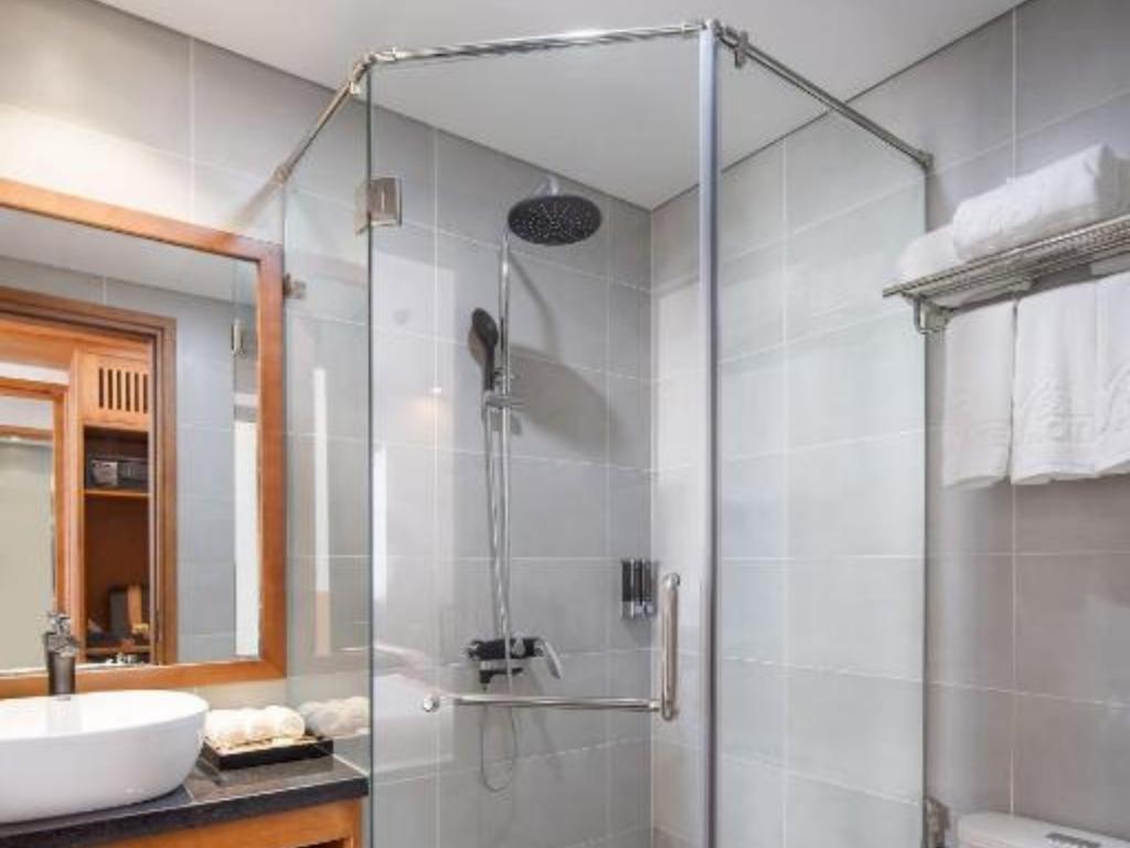 Phòng tắm Yes Hotel Đà Nẵng 3 sao