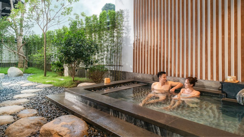 Bể tắm Onsen tại villa