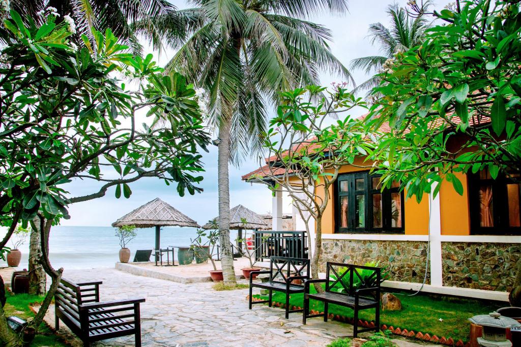 Sân vườn Zenora Beach Resort Phan Thiết