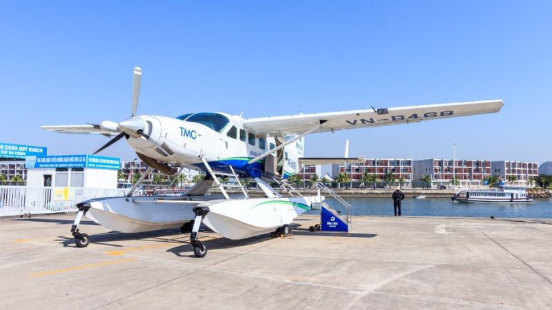 Thuỷ phi cơ xuất phát từ bến cảng Tuần Châu