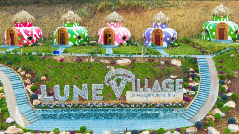 Bản làng cổ tích Lune Village
