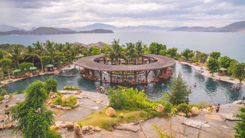 Hồ tắm khoáng Jacuzzi lớn nhất Việt Nam