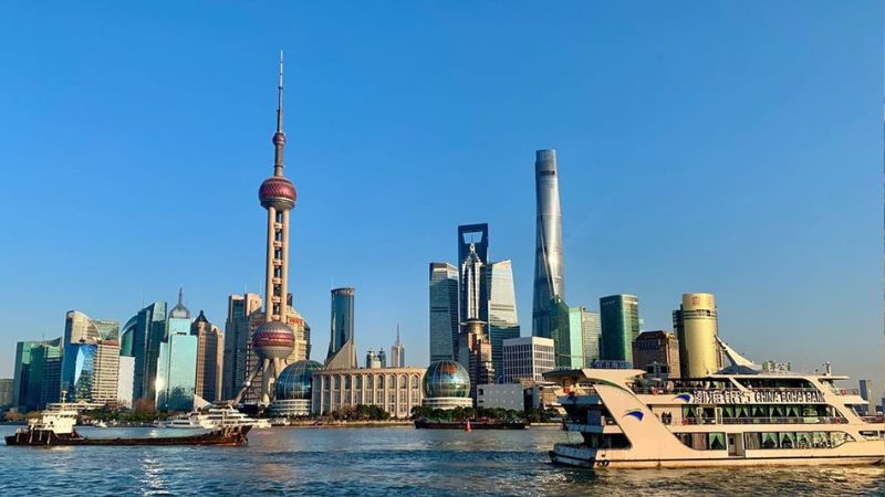 Bến Thượng Hải thu hút đông đảo du khách du lịch Trung Quốc