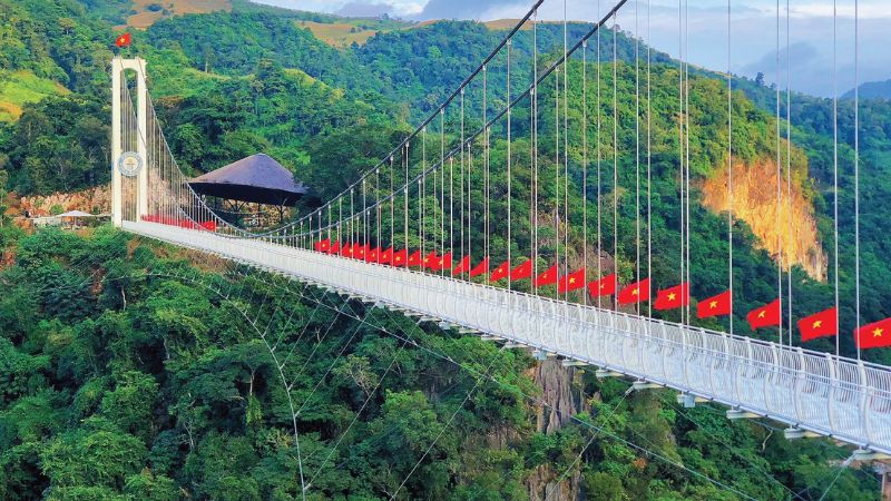 Cầu kính Bạch Long