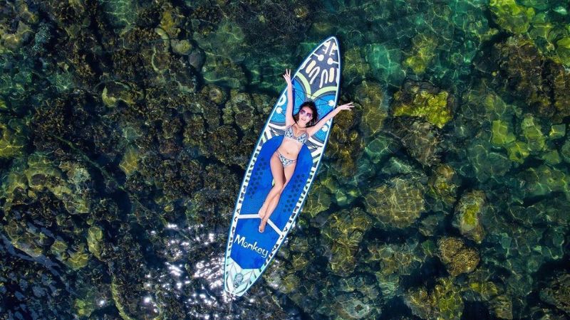 Check-in tuyệt đẹp trên thuyền SUP tại Hòn Móng Tay