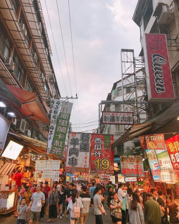 Chợ đêm tronng tour Đài Loan
